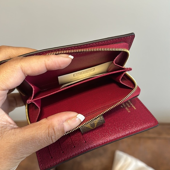 ✨Authentic✨LV JULIETTE WALLET - Picture 11 of 14